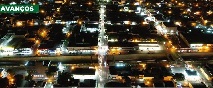 Vista aérea de Sarandi iluminada à noite